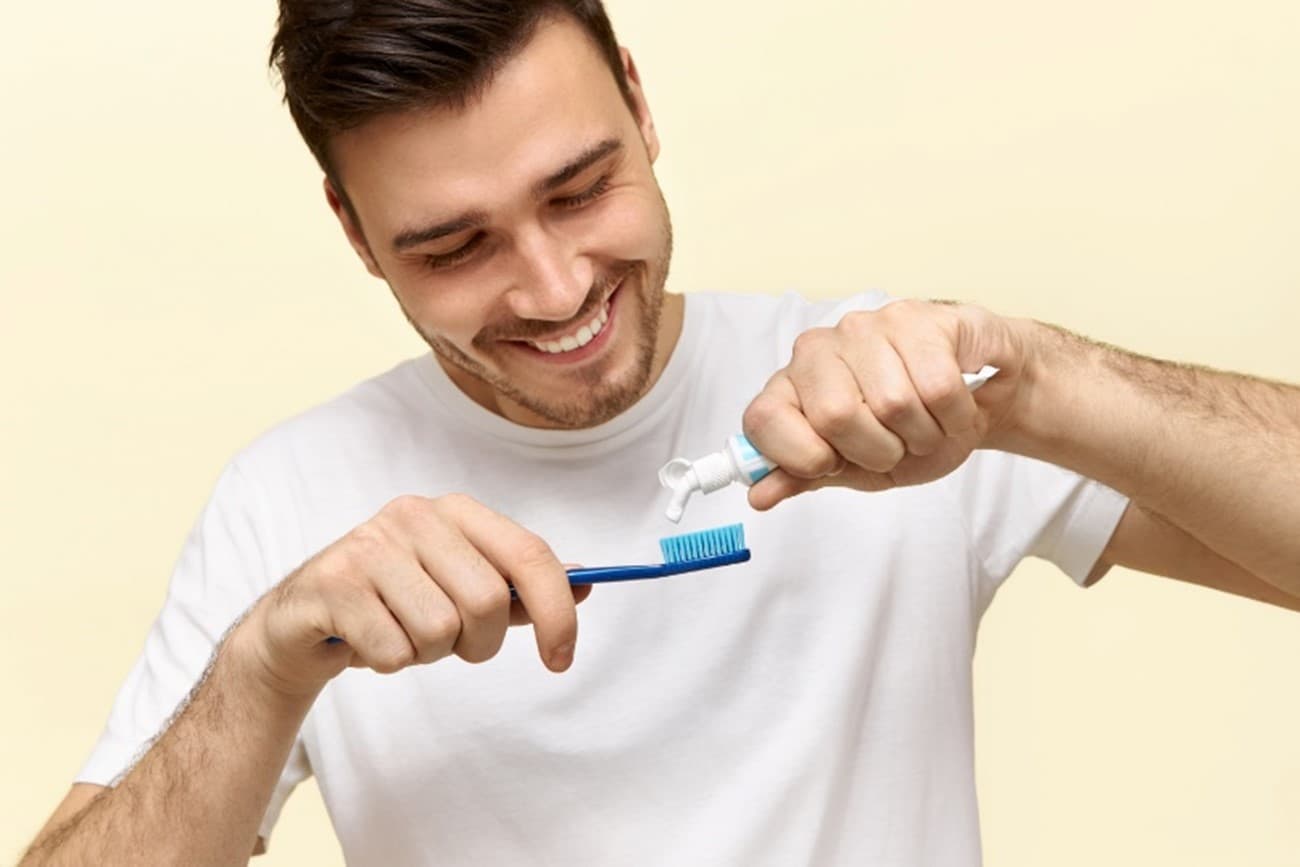 Choosing the Right Toothbrush and Toothpaste for Your Dental Needs